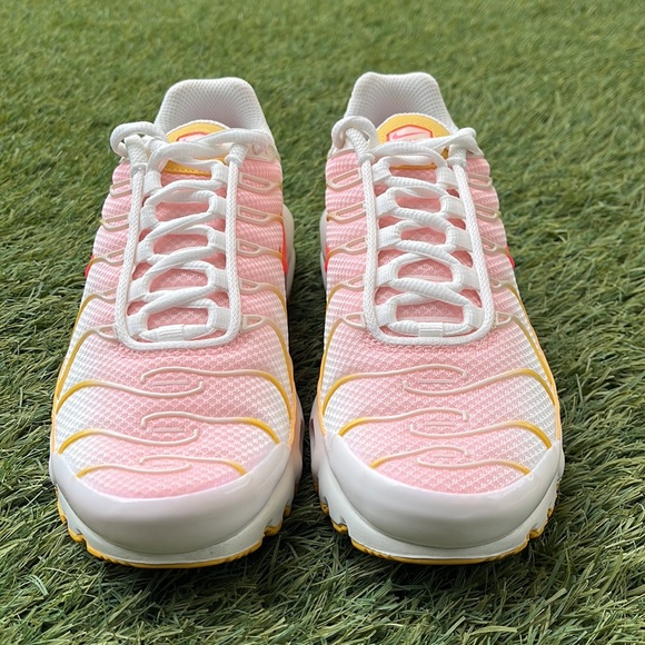 Nike Air Max Plus - Picture 2 of 5